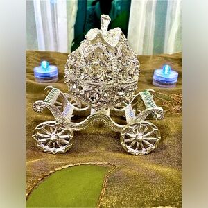 Trinket or Jewelry container. A beautiful, special holder for your loved jewelry